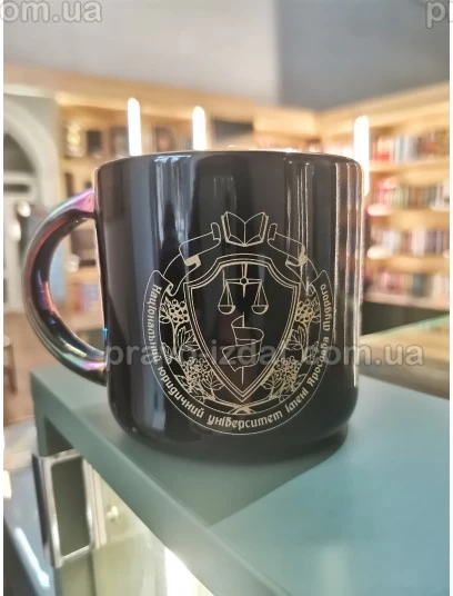 Чашка керамічна з золотим гербом НЮУ :  - Видавництво "Право"