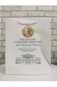Пакет паперовий із символікою Національного юридичного університету імені Ярослава Мудрого (білий)